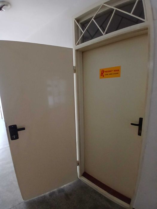 Продава се Офис в Силистра, Център - 62 кв.м за 1049 €/кв.м - Снимка #2