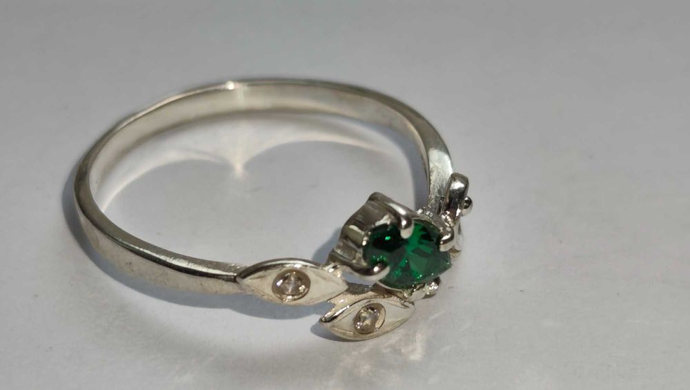 Серебряное кольцо с камнем САПФИР, разм.18