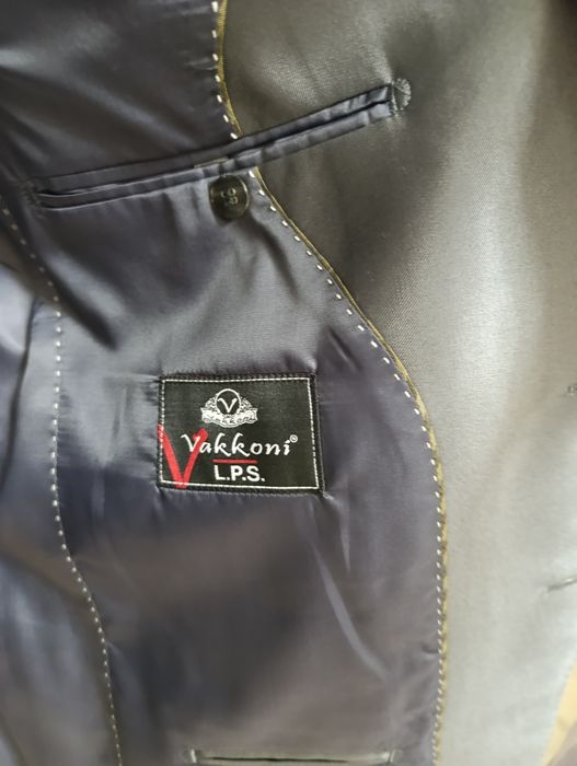 Продается мужской костюм