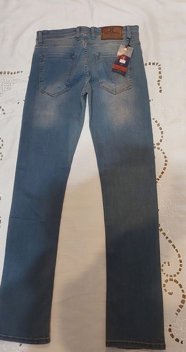 Новые фирменные джинсы 33 w  86-88 см в  поясе.