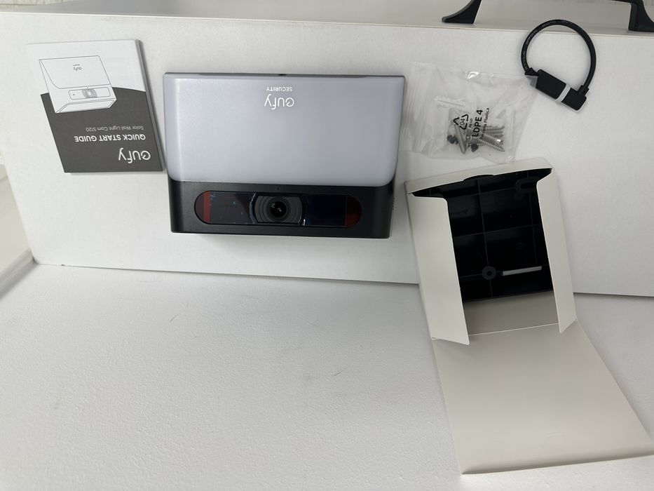 Camera de supraveghere smart / inteligenta Eufy S120, 2MP, rezolutie 2K, Wi-Fi, audio bidirectional, cu panou solar, exterior