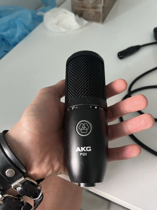 Микрофон AKG P120