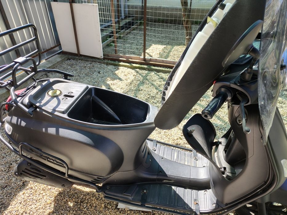 De vanzare scuter 49cc