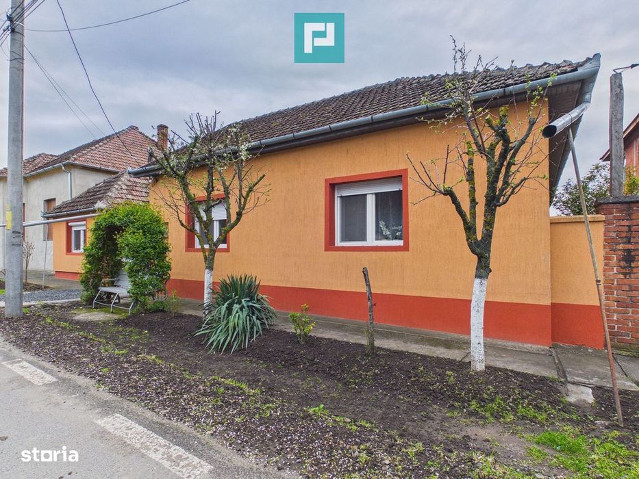 Casă 2 corpuri și 5 camere ultracentral în Curtici