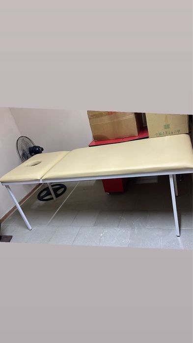 Массажный стол/кушетка. В хорошем состоянии.