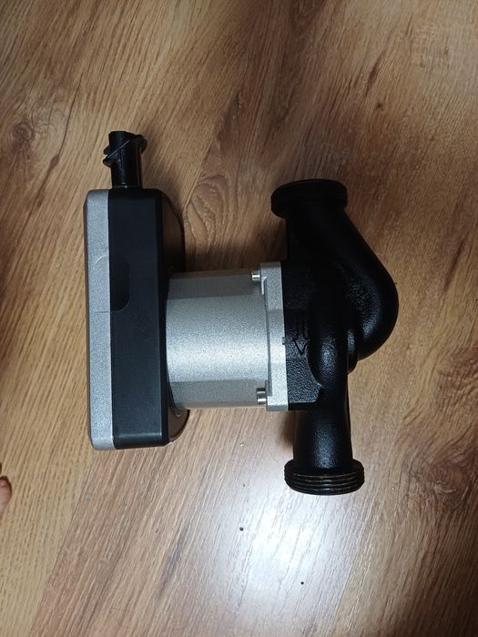 Pompa recirculare WITA cu putere reglabila. Are doar un an de function