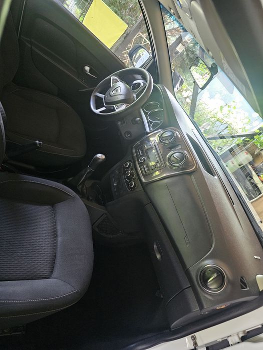 Vând urgent Dacia logan 2018 stare impecabila acte la zi fara probleme