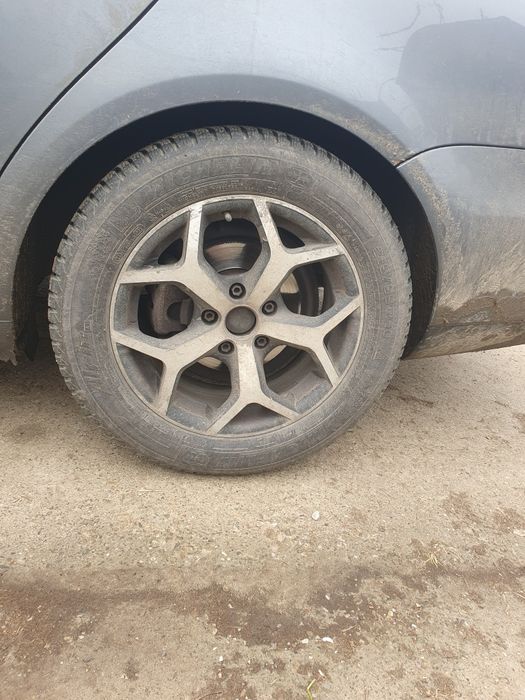 Vând jantegolf V 215/55/r16 pret 1200 lei negotiable