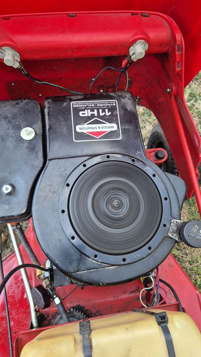 Tractoras gazon iarba 11cp