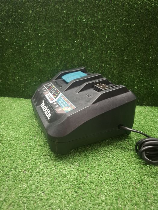 Двойно бързо зарядно на Makita
