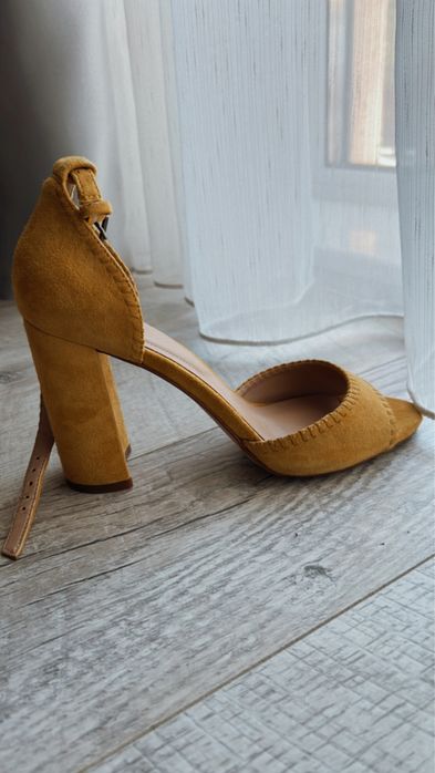 Sandale cu toc casual