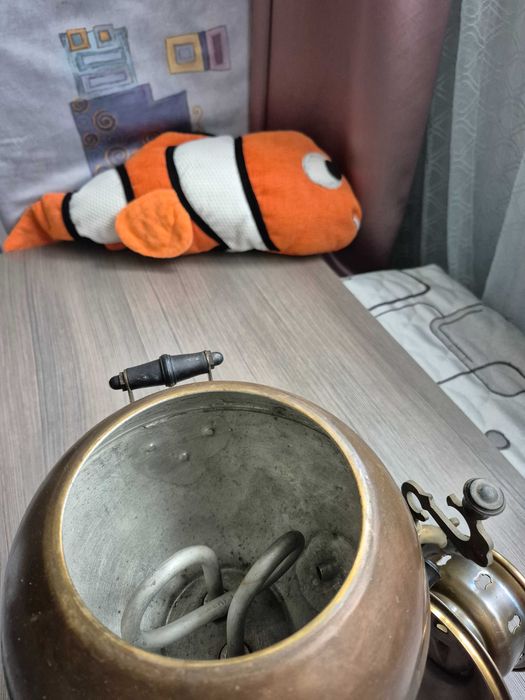 Руски самовар, вместимост 3л.