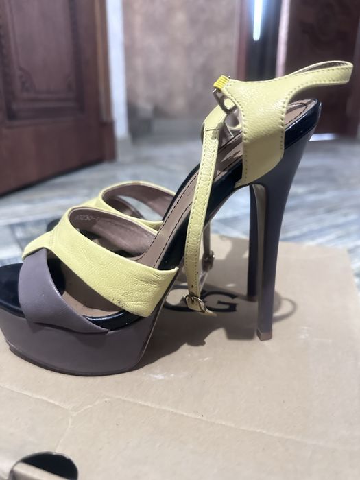 Босоножки 36 размер , кожа