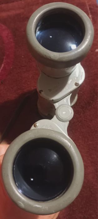 Binoclu militar cu gradație și focalizare automata