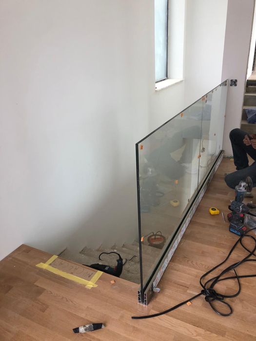 Balustrada sticla-scari-balcon-terasa