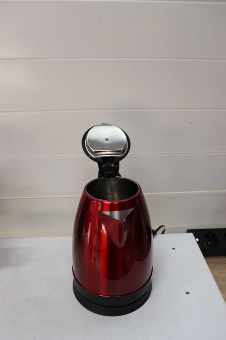 Hagen HA5525-RED Компактна електрическа кана от неръждаема стомана, основа 360°, капацитет 1.8 л, мощност 1500 W