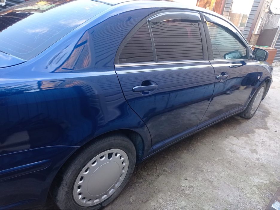тойота авенсис 2003