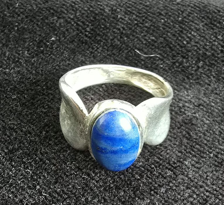 Inel argint 925,lucrat manual cu lapis lazuli