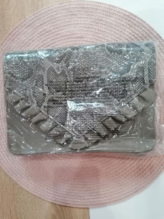 Малка дамска чанта НОВА.