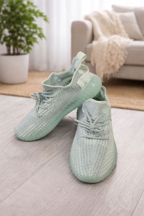 Кросовки  Yeezi BOOST 350