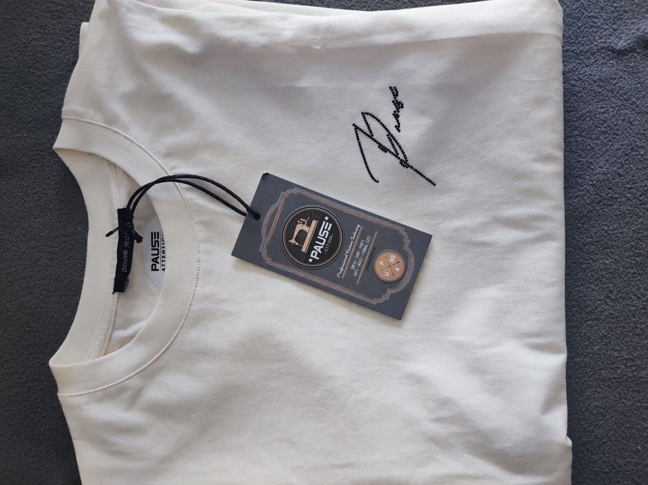 Тениска Pause нова!