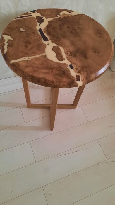 Стол журнальный дерево