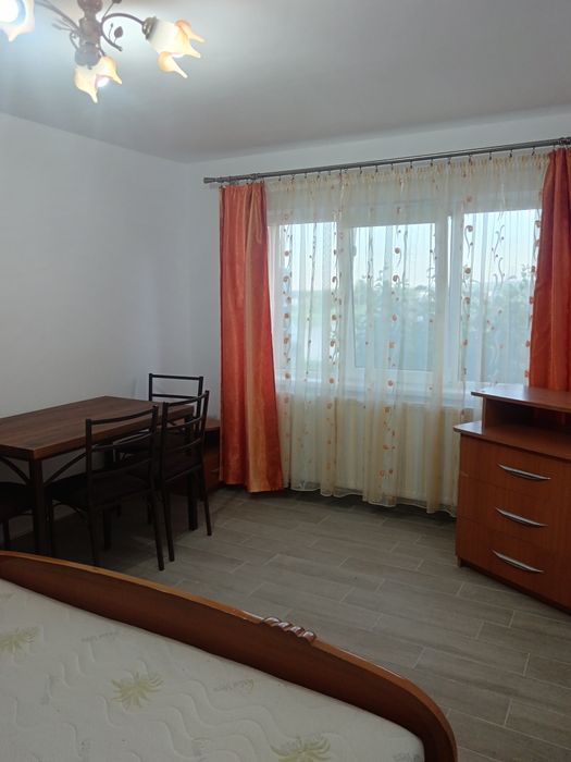 Închiriez garsoniera