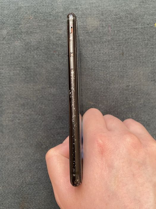 Продам iPhone se 2020