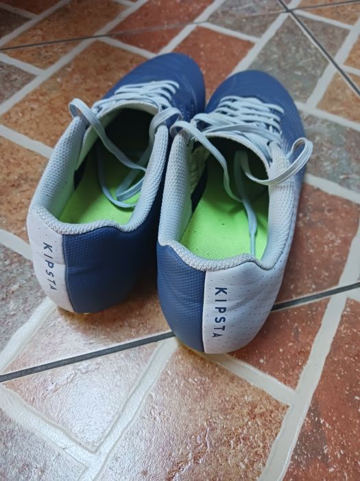 Vând ghete de fotbal kipsta în stare impecabilă.