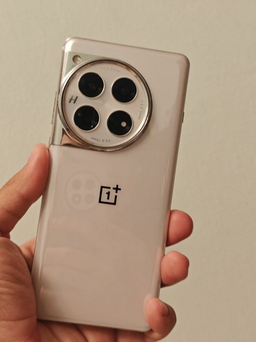 Продам OnePlus 12 версия CN