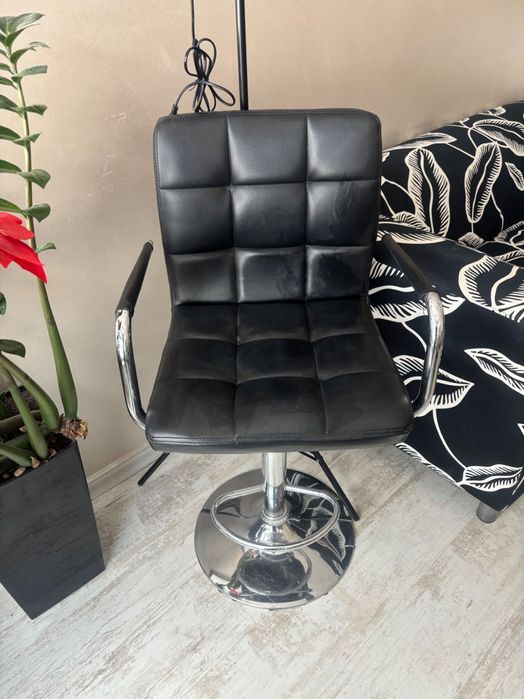 Стол за грим, лампа за грим и количка за грим