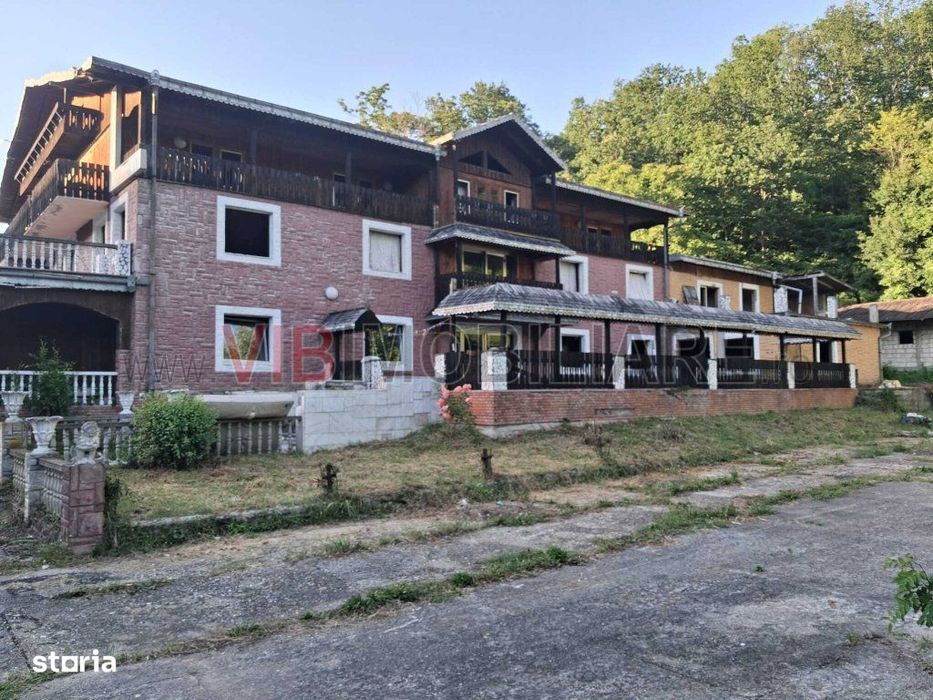 Proprietate turistică | Fost hotel | Teren 8900 mp | Aproape de Dunăre