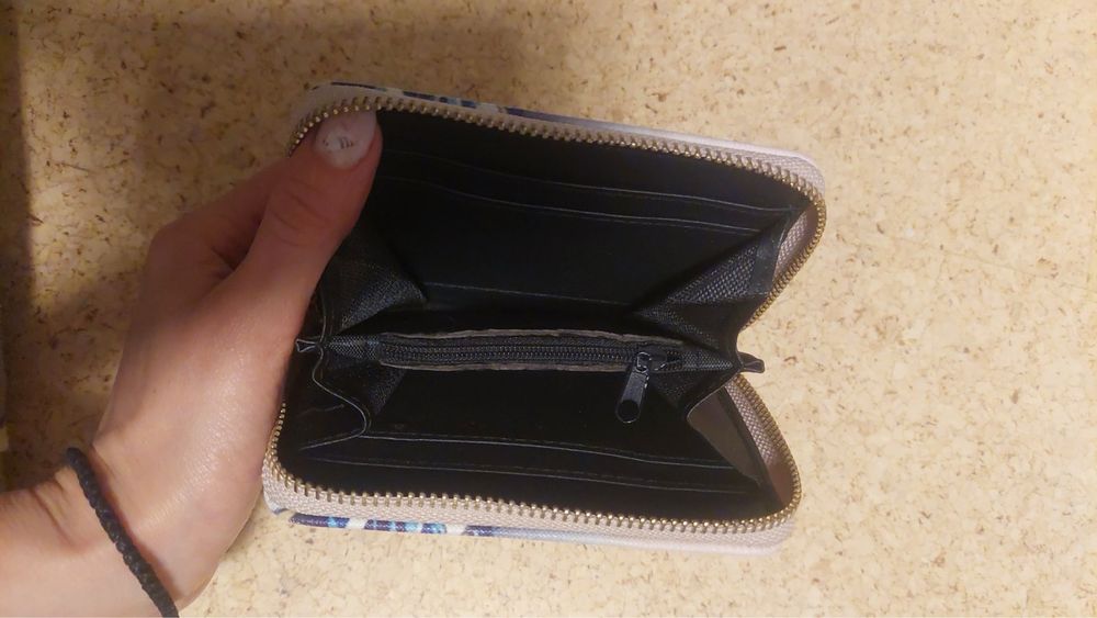 Портмонета няколко