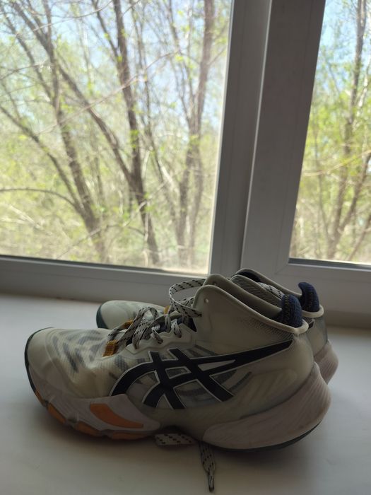кроссовки ASICS.38 размер