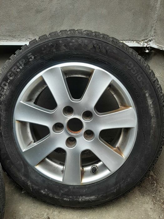 Vind cauciucuri cu janta aliaj în stadiu foarte bune