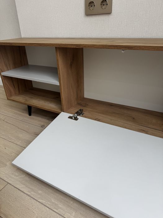 Полка под телевизор