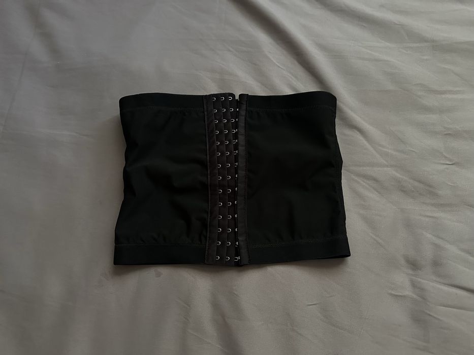 Корсет черный.