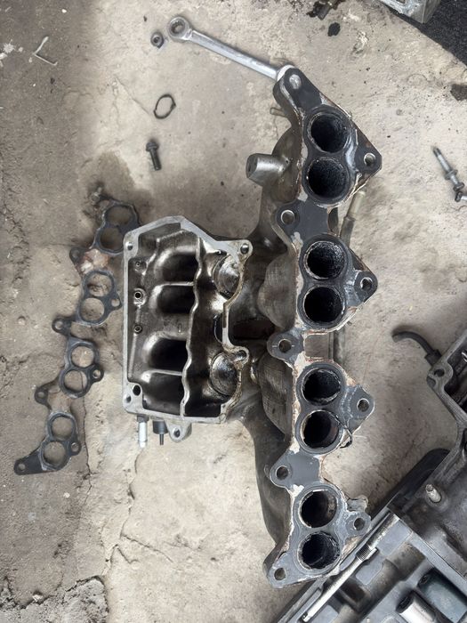 Продам  запчасти карина е