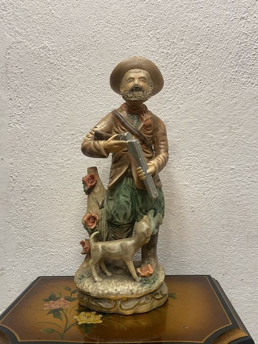 Порцеланова фигура Capodimonte Италия ловец с куче