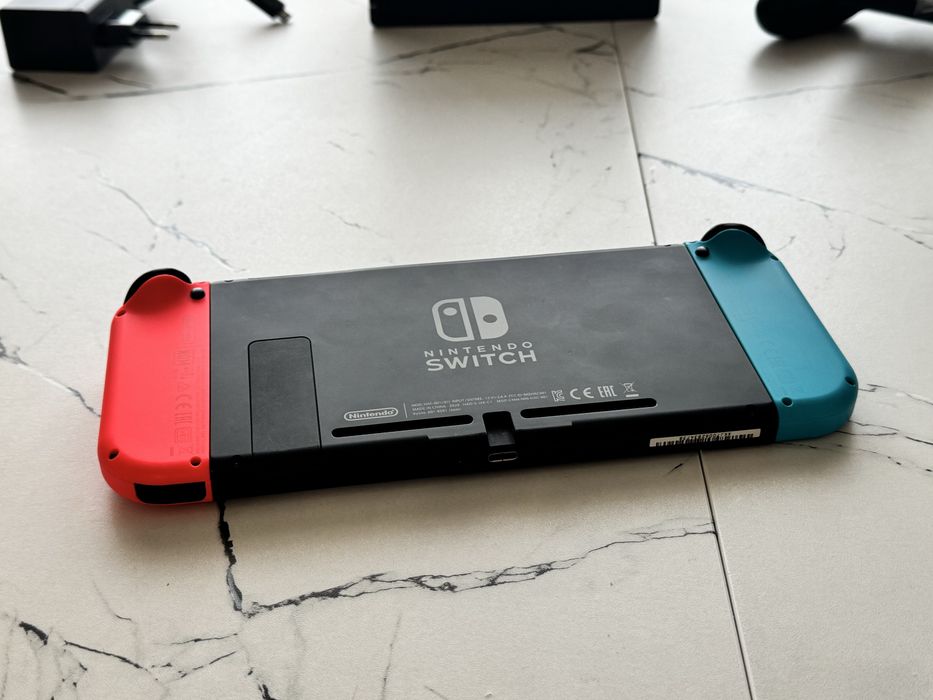 Nintendo Switch V2 Modat ca nou + card 128 gb