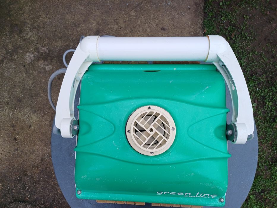 Robot pentru curățat piscine.