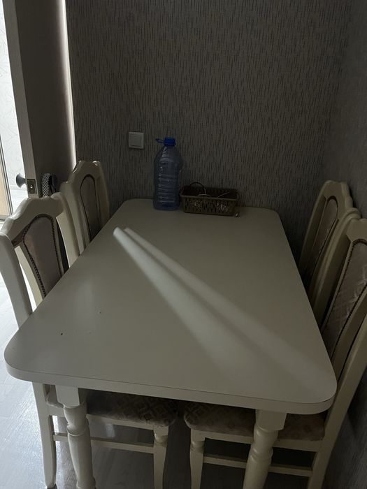 Стол со стульями
