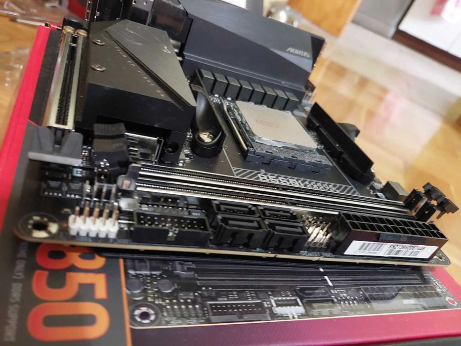 AMD Ryzen 5 5600GT + Gigabyte B550i Aorus Pro AX Wi-Fi