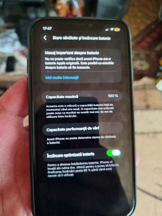 Vînd iphone 11 folosit