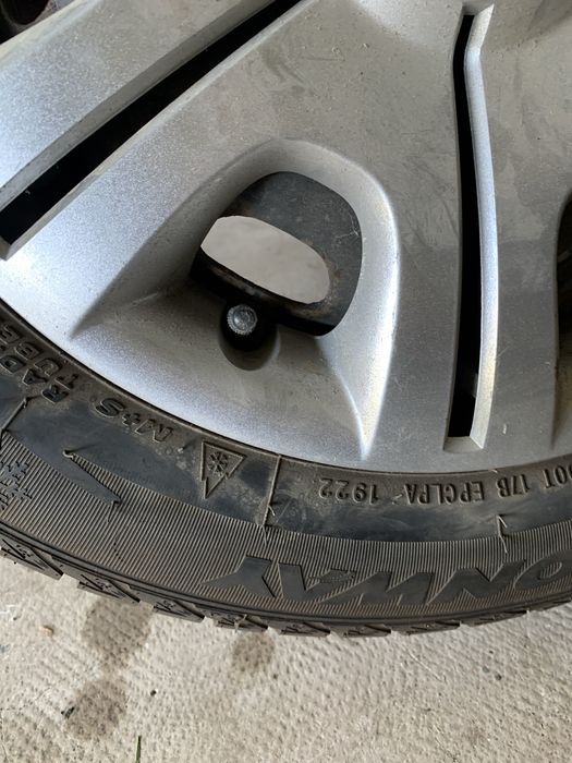 Vand cauciucuri cu tot cu janta 185/60 R14 M+S