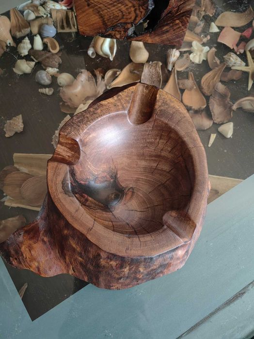 Дефектен пепелник за пури