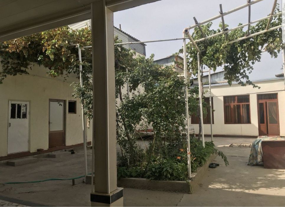 срочно продаётся Eski shaharda (labi hovuz) 4.5 sotix hovli sotiladi