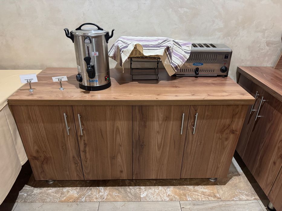 Блок маса,шкафове