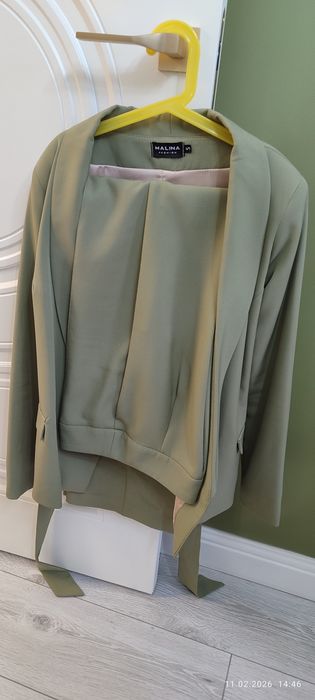 Костюм классический размер 42