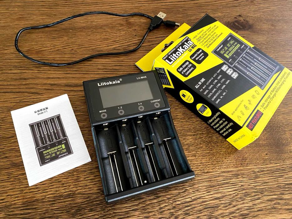 Incarcator smart intelicent Lii-M4S acumulatori baterie NOU